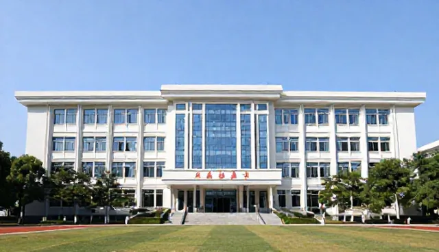 在线课程团队系统稳定性：自主维护VS外包服务的取舍